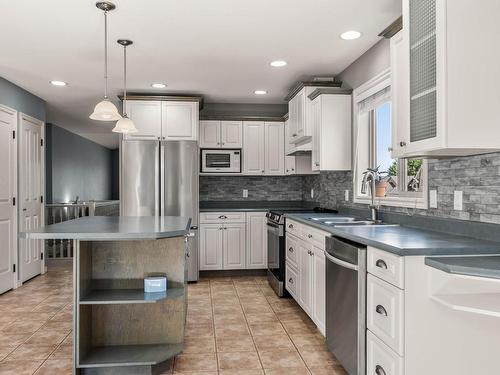 2374 Bramble Lane, Kamloops, BC - Indoor Photo Showing Kitchen With Double Sink With Upgraded Kitchen