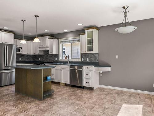 2374 Bramble Lane, Kamloops, BC - Indoor Photo Showing Kitchen With Upgraded Kitchen