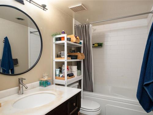 305-1039 Linden Ave, Victoria, BC - Indoor Photo Showing Bathroom