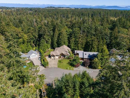 692 Colby Rd, Comox, BC 