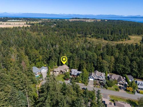 692 Colby Rd, Comox, BC 