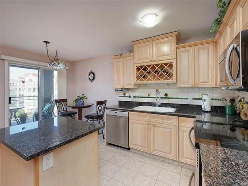 308-165 Kimta Rd, Victoria, BC - Indoor Photo Showing Kitchen