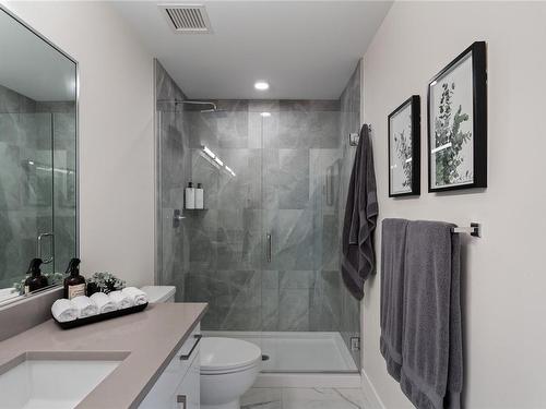 205-7098 Wallace Dr, Central Saanich, BC - Indoor Photo Showing Bathroom