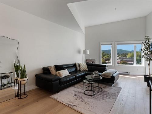 205-7098 Wallace Dr, Central Saanich, BC - Indoor Photo Showing Living Room