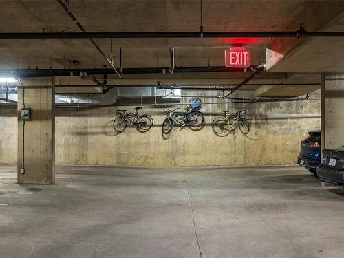 302-555 Chatham St, Victoria, BC - Indoor Photo Showing Garage