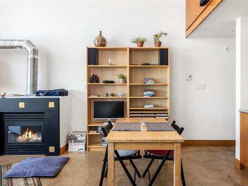 302-555 Chatham St, Victoria, BC - Indoor Photo Showing Office With Fireplace