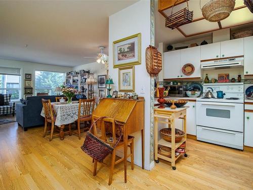 208-1631 Dufferin Cres, Nanaimo, BC - Indoor Photo Showing Kitchen