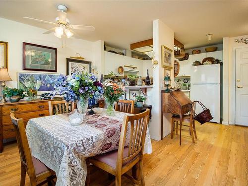 208-1631 Dufferin Cres, Nanaimo, BC - Indoor Photo Showing Dining Room