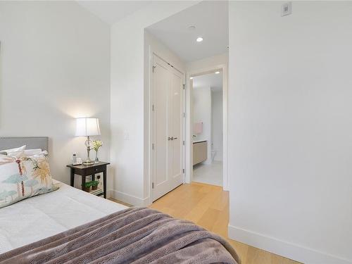 304-888 Government St, Victoria, BC - Indoor Photo Showing Bedroom