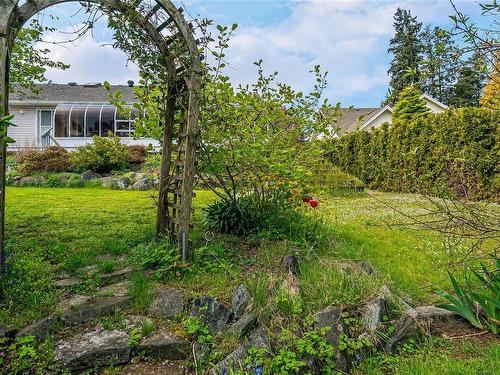 671 Meadow Dr, Parksville, BC 