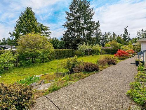 671 Meadow Dr, Parksville, BC 