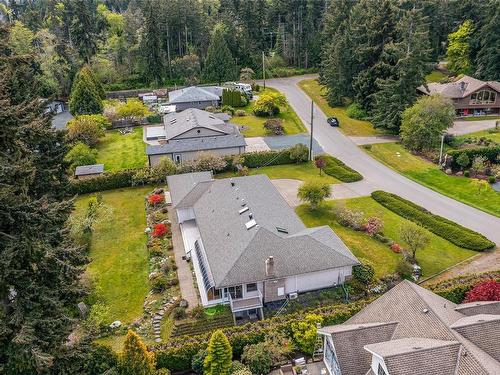 671 Meadow Dr, Parksville, BC 