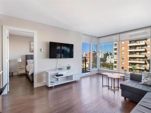 905-960 Yates St, Victoria, BC - Indoor Photo Showing Living Room