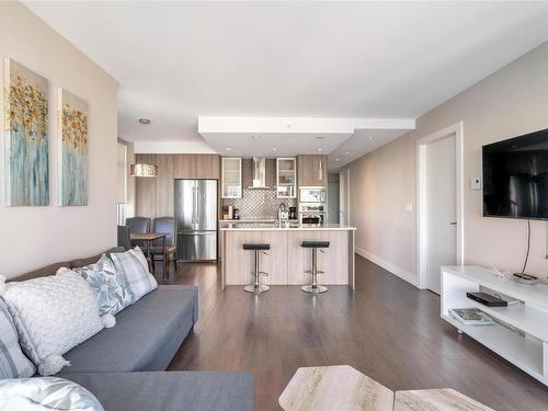 905-960 Yates St, Victoria, BC - Indoor Photo Showing Living Room