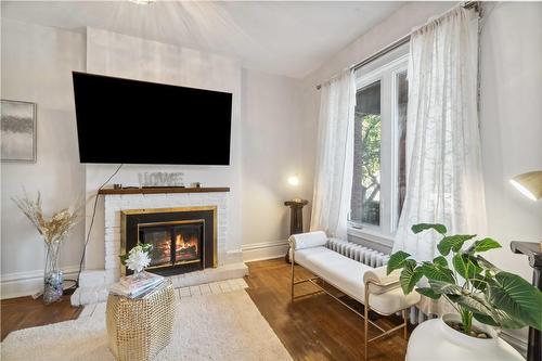 197 Wentworth Street S, Hamilton, ON - Indoor Photo Showing Living Room With Fireplace