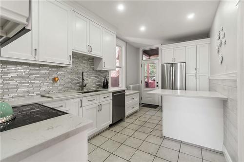 197 Wentworth Street S, Hamilton, ON - Indoor Photo Showing Kitchen With Upgraded Kitchen