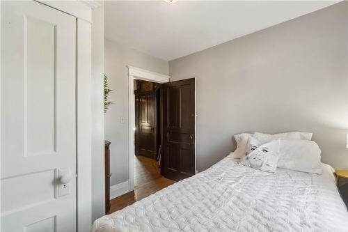 197 Wentworth Street S, Hamilton, ON - Indoor Photo Showing Bedroom