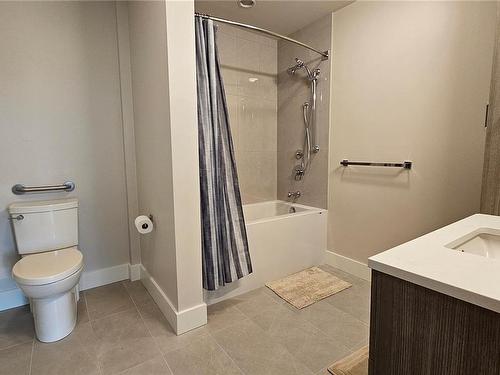 903-622 Admirals Rd, Esquimalt, BC - Indoor Photo Showing Bathroom