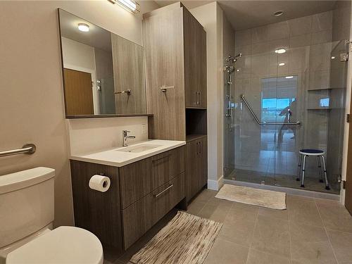 903-622 Admirals Rd, Esquimalt, BC - Indoor Photo Showing Bathroom