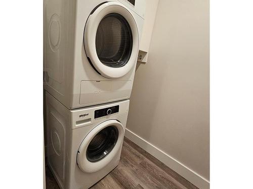 903-622 Admirals Rd, Esquimalt, BC - Indoor Photo Showing Laundry Room