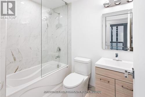 2402 - 10 Queens Quay W, Toronto (Waterfront Communities), ON - Indoor Photo Showing Bathroom