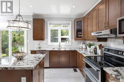 304 Fritillary Street, Oakville (Bronte West), ON - Indoor Photo Showing Kitchen With Double Sink With Upgraded Kitchen