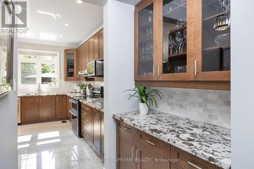 304 Fritillary Street, Oakville (Bronte West), ON - Indoor Photo Showing Kitchen With Upgraded Kitchen