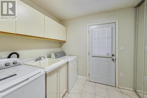 226 Poole Drive, Oakville, ON - Indoor Photo Showing Laundry Room