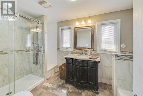 226 Poole Drive, Oakville, ON - Indoor Photo Showing Bathroom