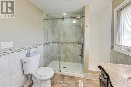 226 Poole Drive, Oakville, ON - Indoor Photo Showing Bathroom