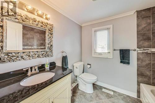 226 Poole Drive, Oakville, ON - Indoor Photo Showing Bathroom