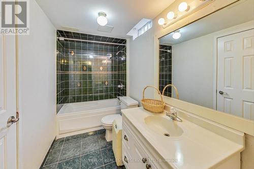 226 Poole Drive, Oakville, ON - Indoor Photo Showing Bathroom