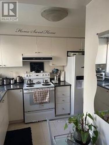 46 - 3648 Kingston Road, Toronto (Scarborough Village), ON - Indoor Photo Showing Kitchen