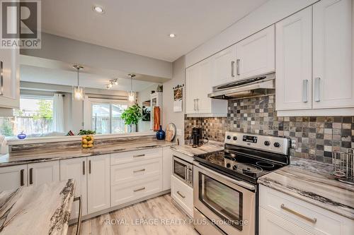 27 - 2088 Leanne Boulevard, Mississauga, ON - Indoor Photo Showing Kitchen With Upgraded Kitchen