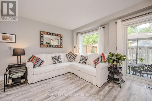 27 - 2088 Leanne Boulevard, Mississauga (Sheridan), ON - Indoor Photo Showing Living Room