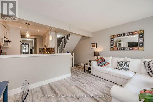 27 - 2088 Leanne Boulevard, Mississauga, ON - Indoor Photo Showing Living Room