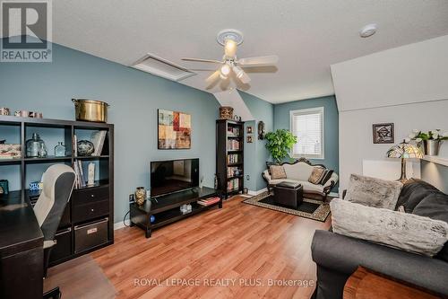 27 - 2088 Leanne Boulevard, Mississauga (Sheridan), ON - Indoor Photo Showing Living Room