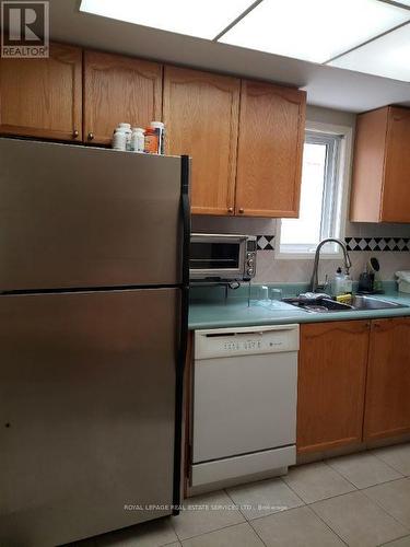 Bsmt - 5560 Cortina Crescent, Mississauga (Hurontario), ON - Indoor Photo Showing Kitchen With Double Sink