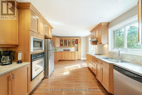 62 Hillside Drive, Brampton (Westgate), ON - Indoor Photo Showing Kitchen With Double Sink