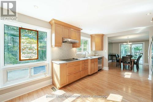 62 Hillside Drive, Brampton (Westgate), ON - Indoor Photo Showing Kitchen