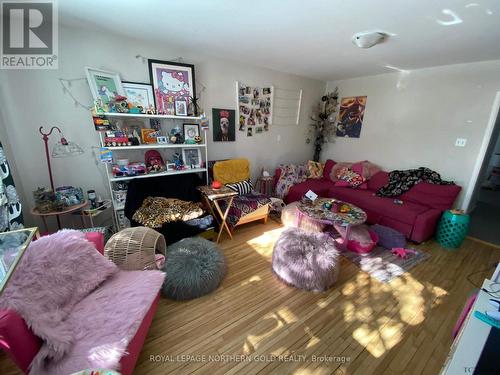 72 Taylor Avenue, Kirkland Lake, ON - Indoor Photo Showing Living Room