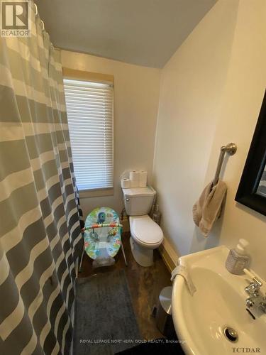 72 Taylor Avenue, Kirkland Lake, ON - Indoor Photo Showing Bathroom