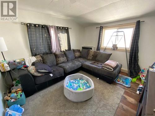 72 Taylor Avenue, Kirkland Lake, ON - Indoor Photo Showing Living Room