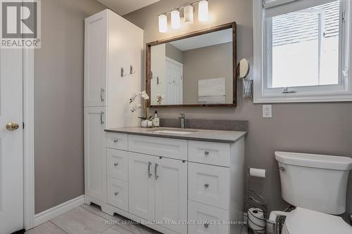 2057 Grovetree Lane, Burlington (Brant), ON - Indoor Photo Showing Bathroom