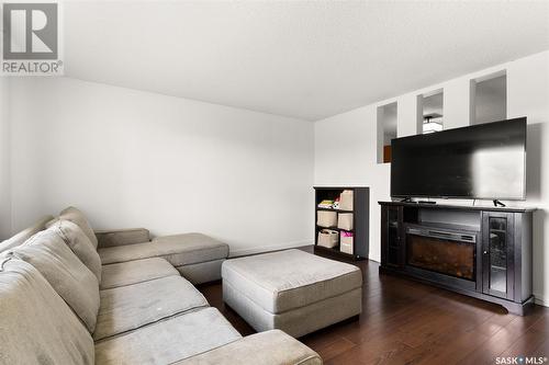 108 Oakview Drive, Regina, SK - Indoor Photo Showing Living Room