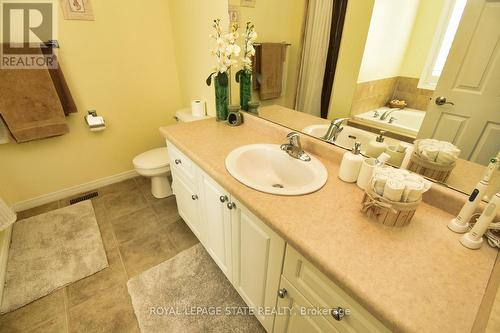 15 Clement Drive, Hamilton (Stoney Creek), ON - Indoor Photo Showing Bathroom