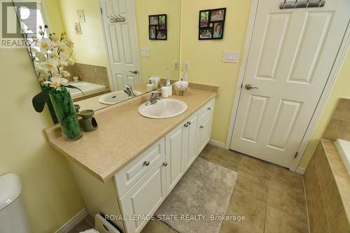 15 Clement Drive, Hamilton (Stoney Creek), ON - Indoor Photo Showing Bathroom