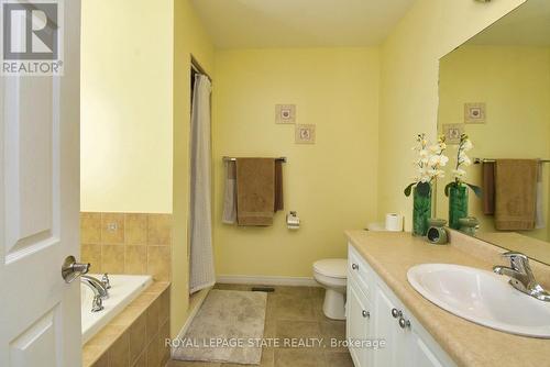 15 Clement Drive, Hamilton, ON - Indoor Photo Showing Bathroom