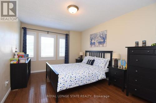 15 Clement Drive, Hamilton, ON - Indoor Photo Showing Bedroom