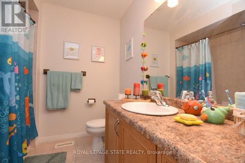 15 Clement Drive, Hamilton, ON - Indoor Photo Showing Bathroom